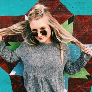 Meet your Posher, Lauren